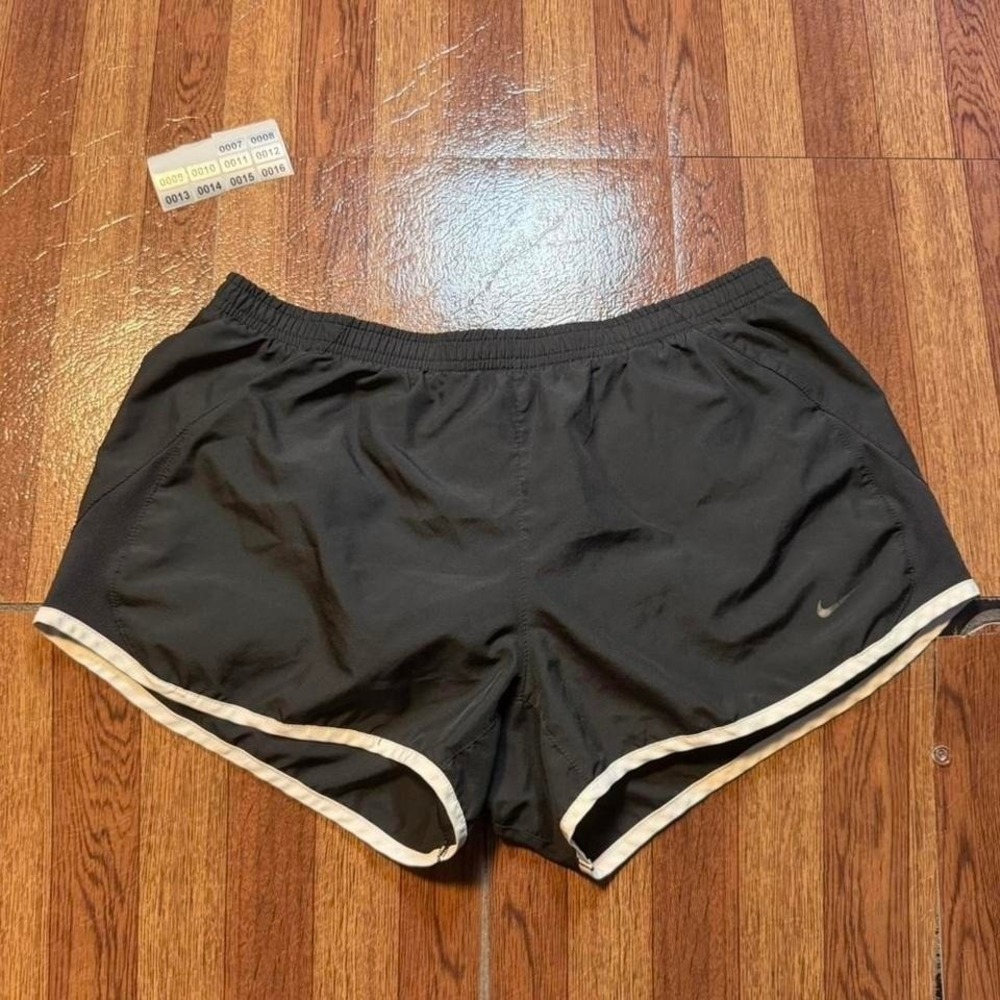 Nike Black Women's Retro Tech Sportswear Running Train Shorts Large